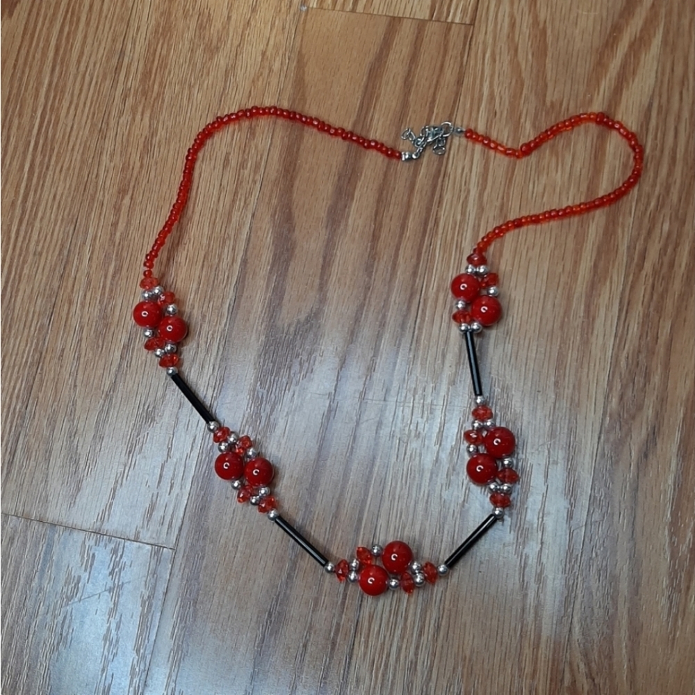 Beautiful red, silver and black bead cluster fashion necklace 26"